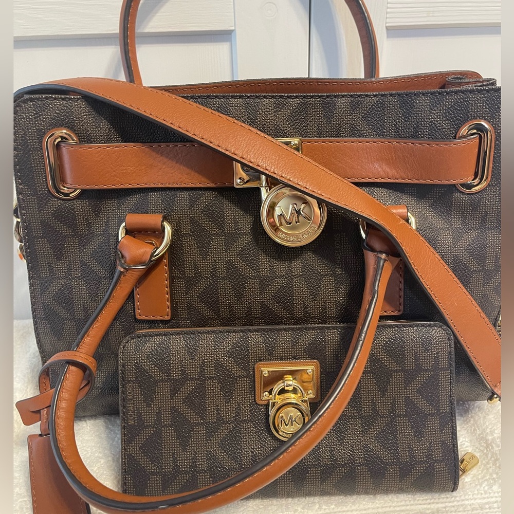 Michael Kors bundle handbag and wallet